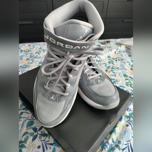 Sneakers: Jordan BCT MID 2 Grey and white